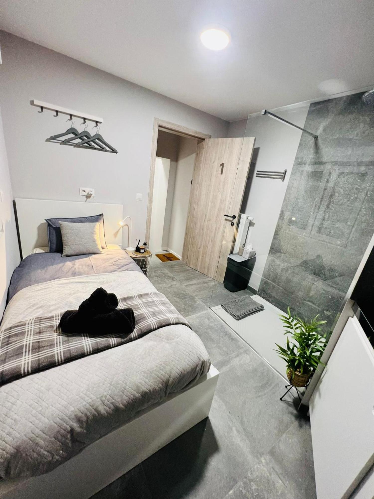 Mini Studio Une Personne Apartment Лиеж Екстериор снимка